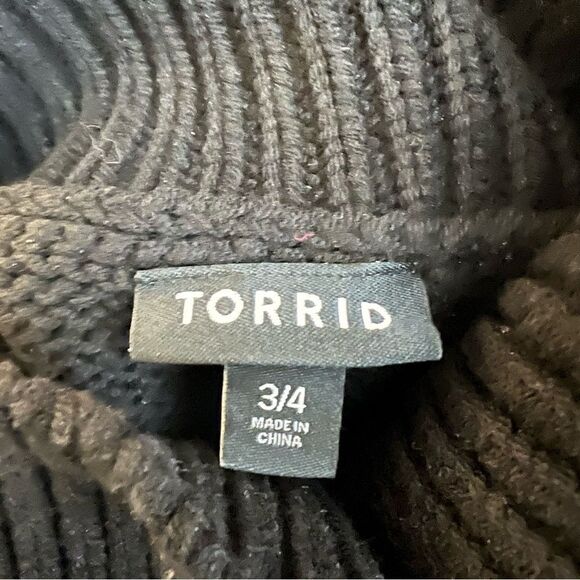 Torrid Drop Shoulder Turtle Neck Sweater Leopard Lips Black, Size 3/4 - Picture 8 of 12